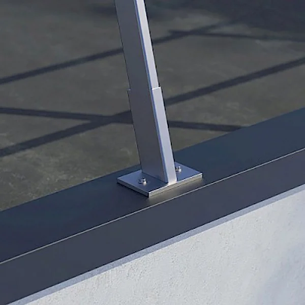 Geländer HUA (auf der Attika)